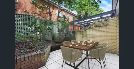 TOWNHOUSE-STYLE APARTMENT - Photo 4