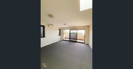 🏡 Luxury 3-Bedroom Apartment in Mascot | Prime Location, Modern Comfort, All-Inclusive Water! Available From 26/11/2025 To 05/02/2026. - Photo 2