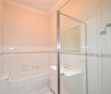 Charming 3-Bedroom Home in the Heart of South Melbourne - Photo 4