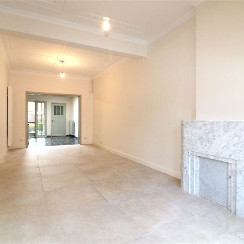 Charmevolle, vernieuwde woning met 3 slps en stadstuin - Photo 1