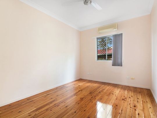 19 Catalina Street, Loganlea QLD 4131 - House For Rent | Domain - Photo 1