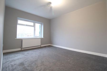 3 bedroom flat to rent - Photo 2