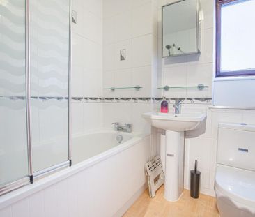 2 bedroom flat to rent - Photo 6