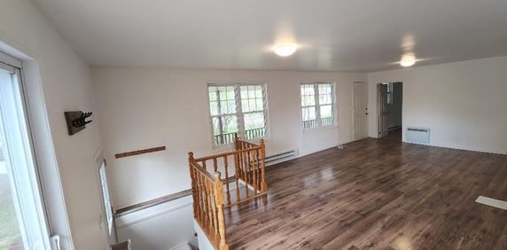 Grande maison complète à louer – 4 chambres, 2 sallea de bain, terrain privé Salaberry-de-Valleyfield - Photo 2