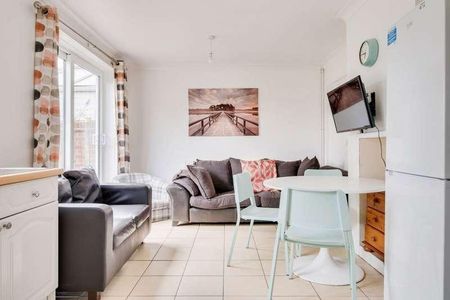 Warwick Road, Canterbury, CT1 - Photo 5