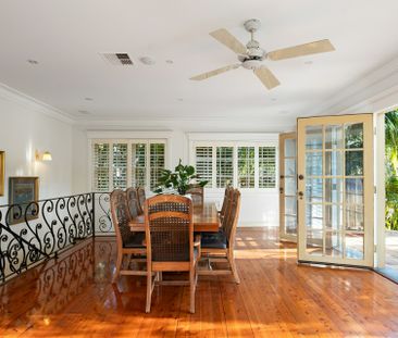 TIMELESS COASTAL ELEGANCE - PRIVATE PALM BEACH SANCTUARY - Photo 2