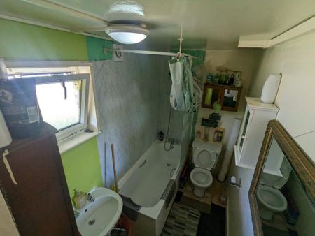 1 bedroom in a house share to rent - Photo 5