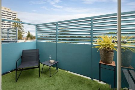 Beautifully Transformed European Style Studio - FURNISHED - Photo 5