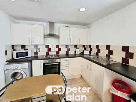 2 bedroom flat to rent - Photo 5