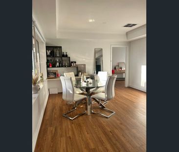 Massive 1-Acre Estate | 4x2 + Study | Extensive Vehicle Parking - Photo 4