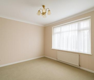 3 bedroom detached bungalow to rent - Photo 4