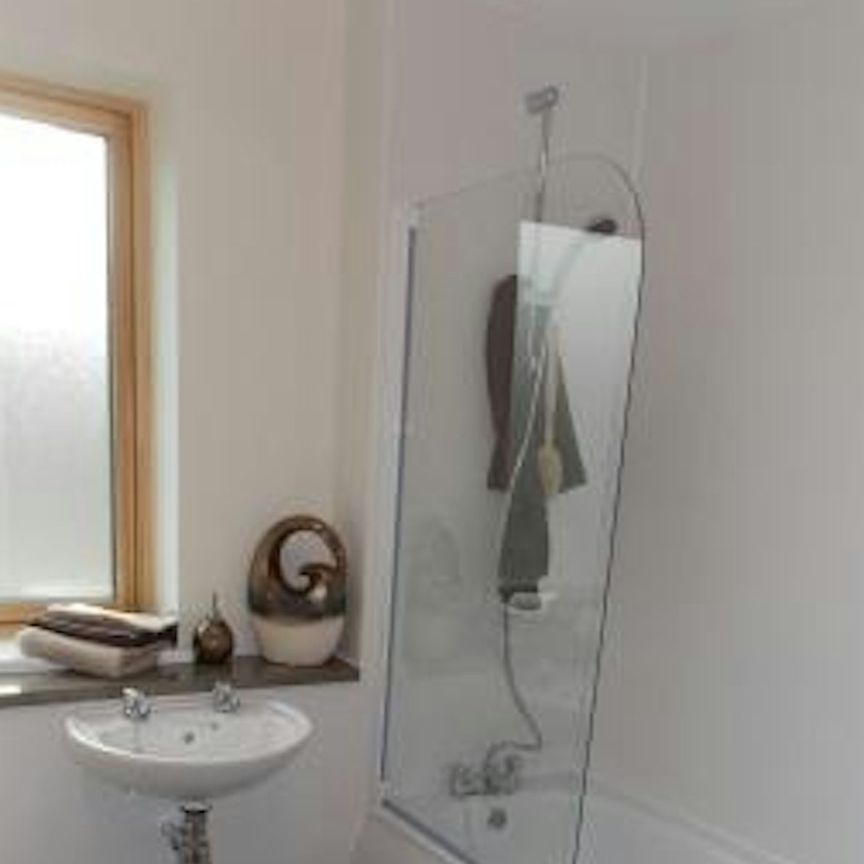 Terraced House to rent on - Photo 1