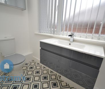 2 bed Flat for Rent - Photo 2