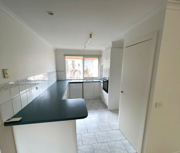 2/8 Boronia Avenue, Dandenong North VIC 3175 - Apartment For Rent |... - Photo 2