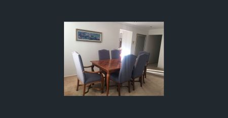 Spacious Family Home Set In Prestigious Area - Photo 5