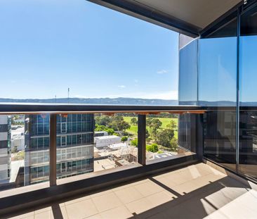 Ultra-chic city apartment with enviable views - Photo 3