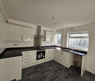 3 bedroom semi-detached house to rent - Photo 6