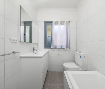 Updated and Low-Maintenance Living in a Prime Lalor Location - Photo 3