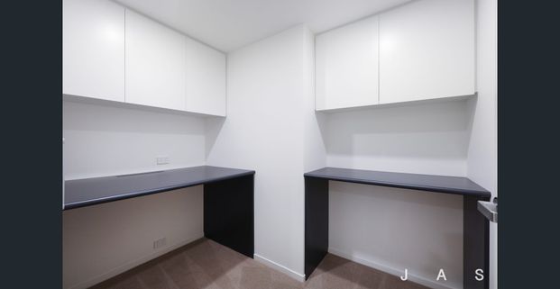 Spectacular Space and Views in Eureka Tower - Photo 1