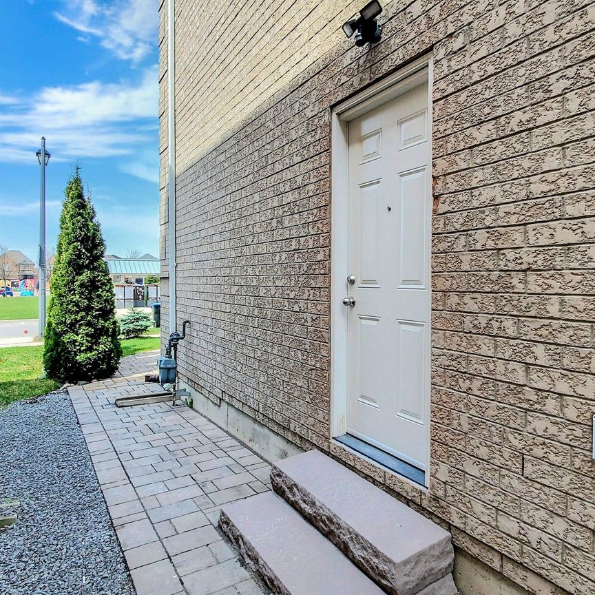 For Lease - 179 Summerlyn Trail, Bradford West Gwillimbury, Ontario - Photo 1