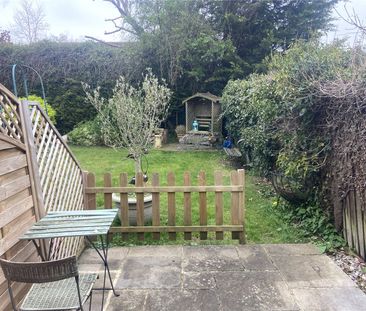 Ashwood Park, Fetcham, Leatherhead, Surrey, KT22 9NT - Photo 1