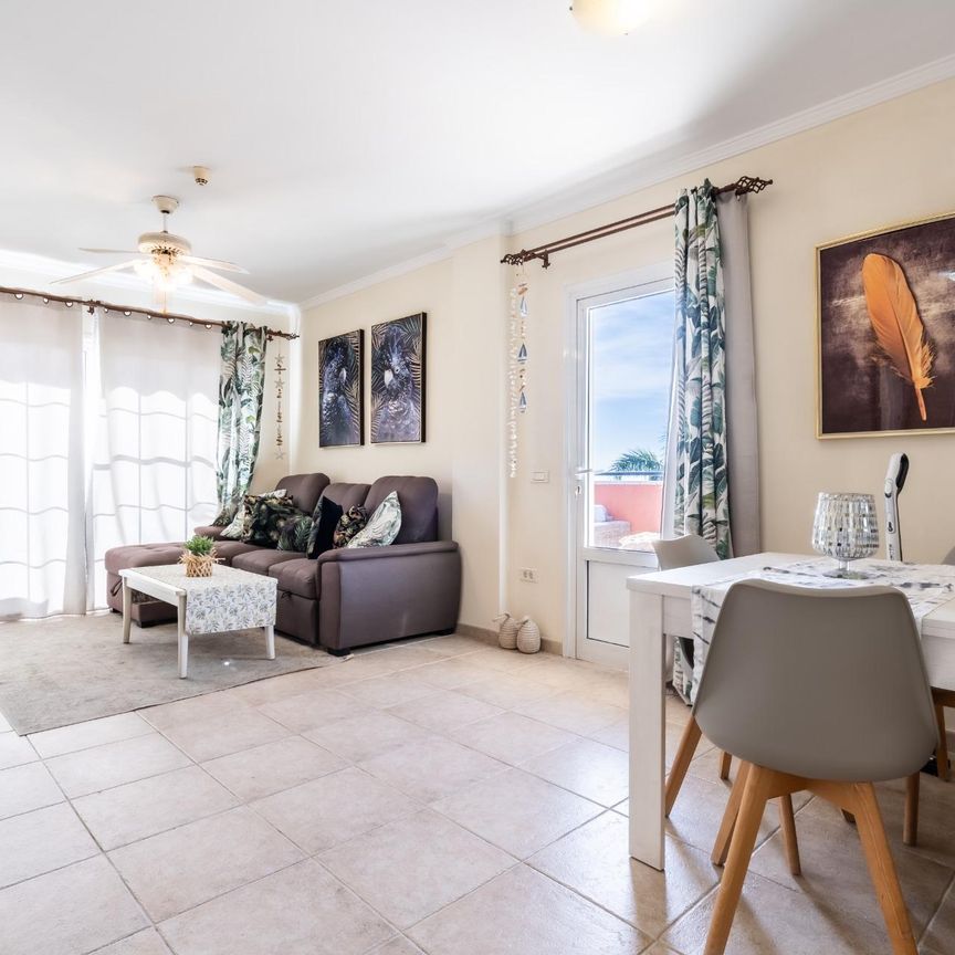 Apartamento con terraza y vistas en Los Cristianos – 0067-04600 - Photo 1