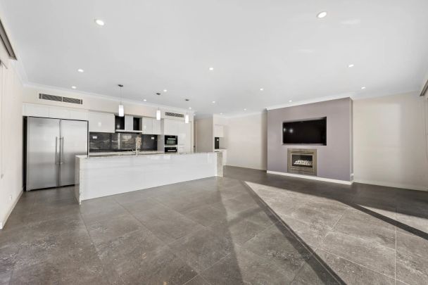 Four Bedrooms with Impeccable Views and Perfectly Positioned. - Photo 1