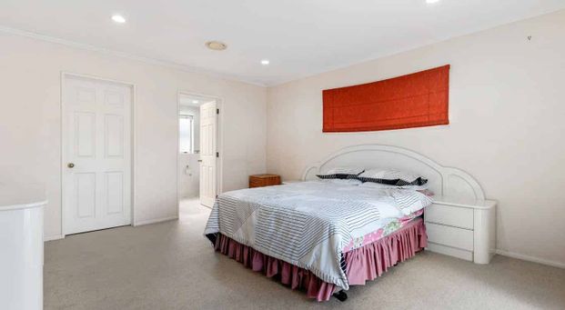 Spacious 5 bedroom family home in a prime location! - Photo 1