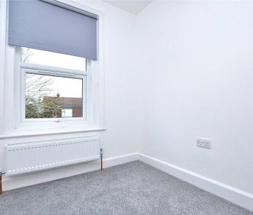 4 bedroom semi-detached house to rent - Photo 5