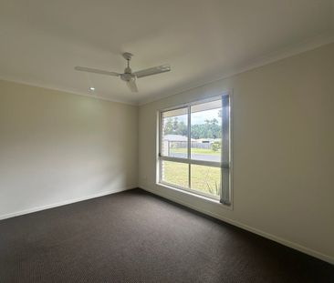 LARGE FAMILY HOME NEAR THE BEACH! - Photo 6