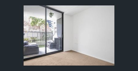 Executive 1-Bedroom Apartment with privte access to unit - Photo 4