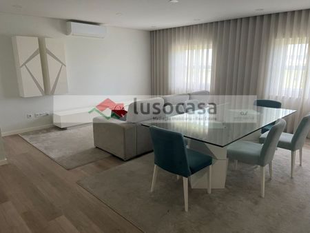 3 room luxury Apartment for rent in Amadora, Lisbon - Photo 2