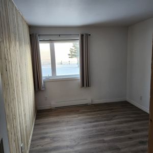 Colocataire Recherché Pour Grand 5 ½ Sur - Photo 2