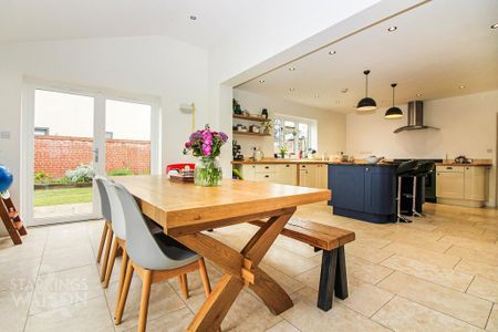 4 bedroom detached house to rent - Photo 4