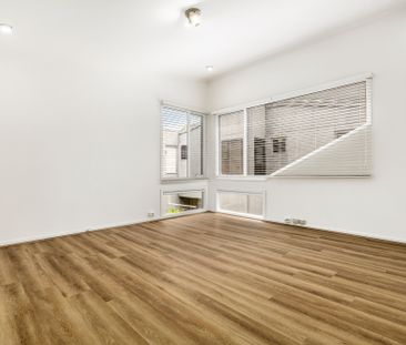 22/15 Beach Street, Port Melbourne VIC 3207 - Townhouse For Rent | ... - Photo 2