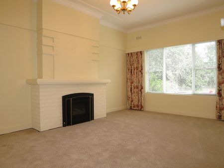 Updated and spacious home in ideallyic location - Photo 5