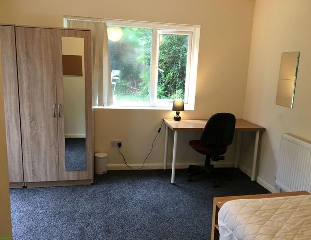 6 bedroom detached house to rent - Photo 1