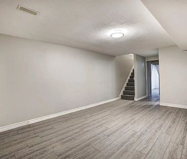 200 Lakeshore Rd. W. — 2 Bedroom Townhouse - Photo 6