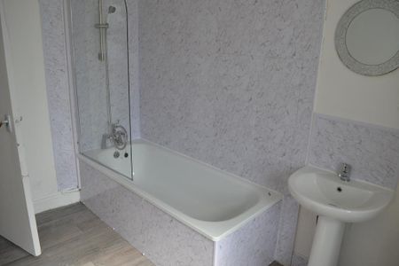 4 bedroom terraced house to rent - Photo 5