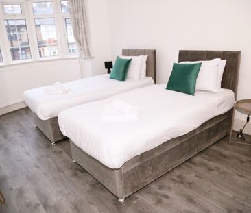 4 Bed Terraced House, Golders Rise, NW4 - Photo 5