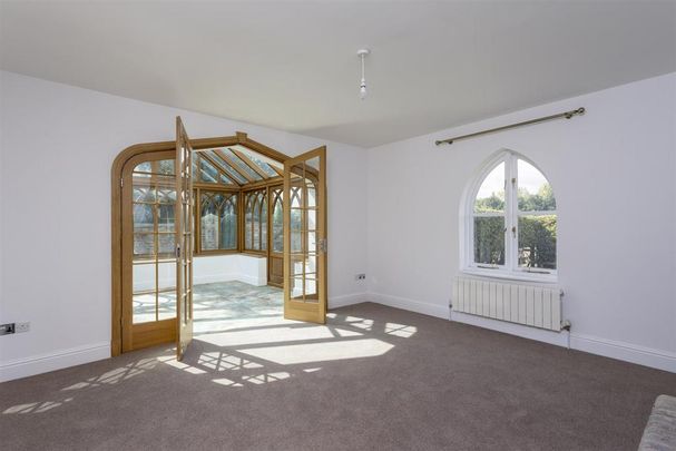 2 bedroom detached bungalow to rent - Photo 1