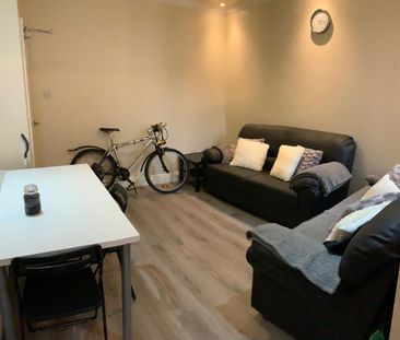 6 bedroom terraced house to rent - Photo 2