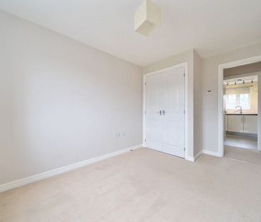 2 Bedroom Flat / Apartment - Garstons Way, Holybourne - Photo 6