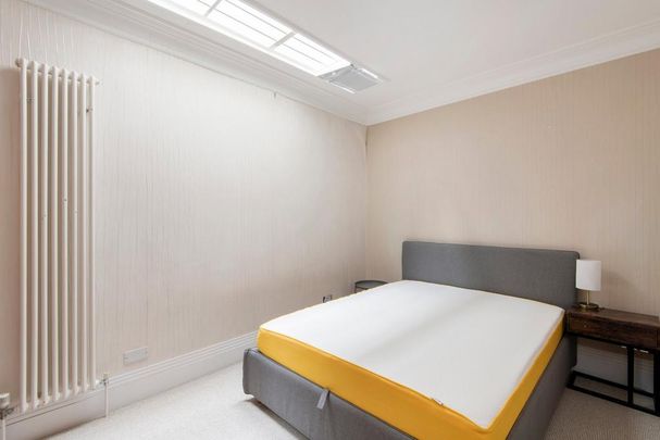 3 bedroom mews to rent - Photo 1