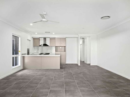 Spacious Family Home! - Photo 4