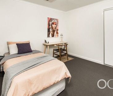 Open the Door To Bold Contemporary Living in Brompton - Photo 5