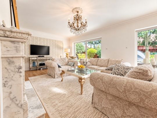 Elegancki dom z działką 1300m2 i garażem! – zdjęcie 1