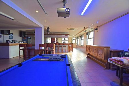 Uniek hoekpand met handelsruimte en woonst te Beerst (Diksmuide) op 470 m². - Foto 2