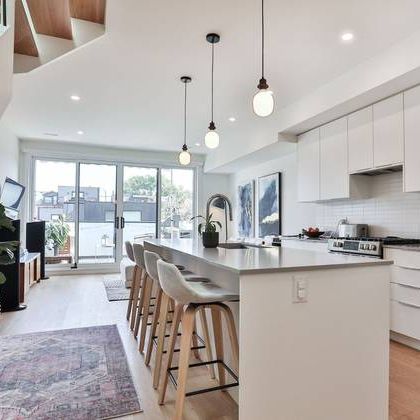 RARE 3 BDRM NESTLED IN THE HEART OF WEST QUEEN WEST! - Photo 3