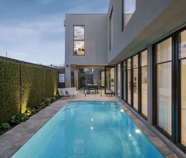 Luxury Family Home in Perfect Location! - Photo 4